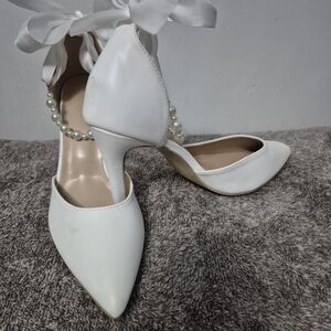 Chic White Heels with Pearl Accent